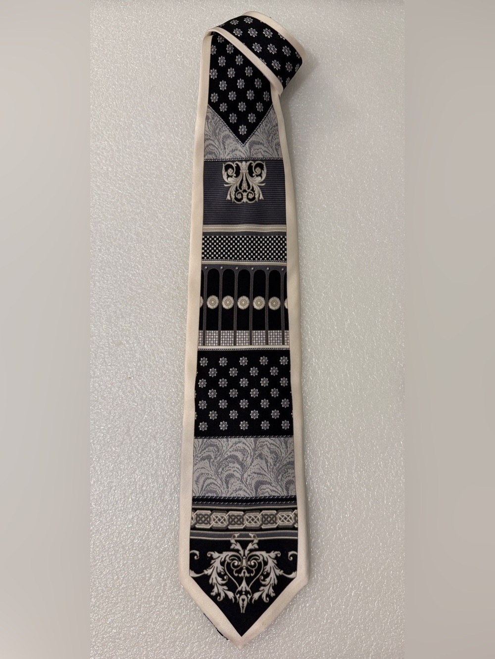 Estro Silk Tie Italy Black & White